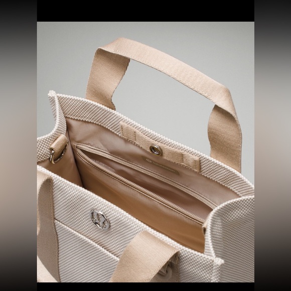 Lululemon-two tone mini tote bag-4.5L - Picture 3 of 4